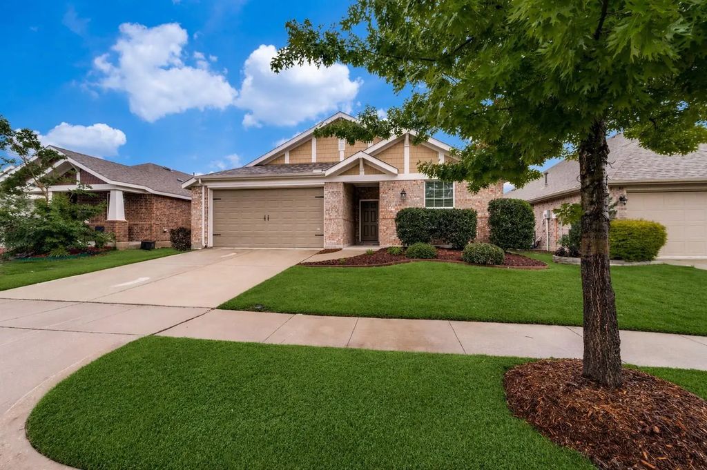 1612 Meadow Trail Lane, Aubrey