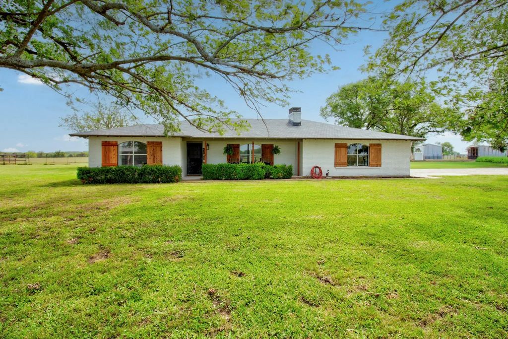 3781 Fm 151, Whitewright