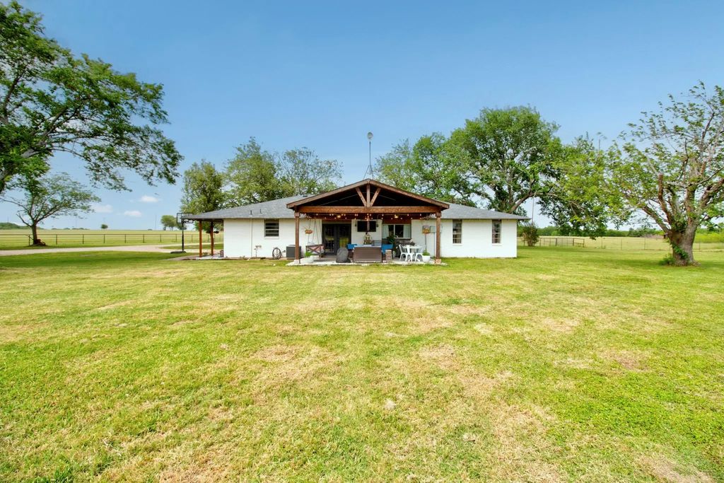 3781 Fm 151, Whitewright