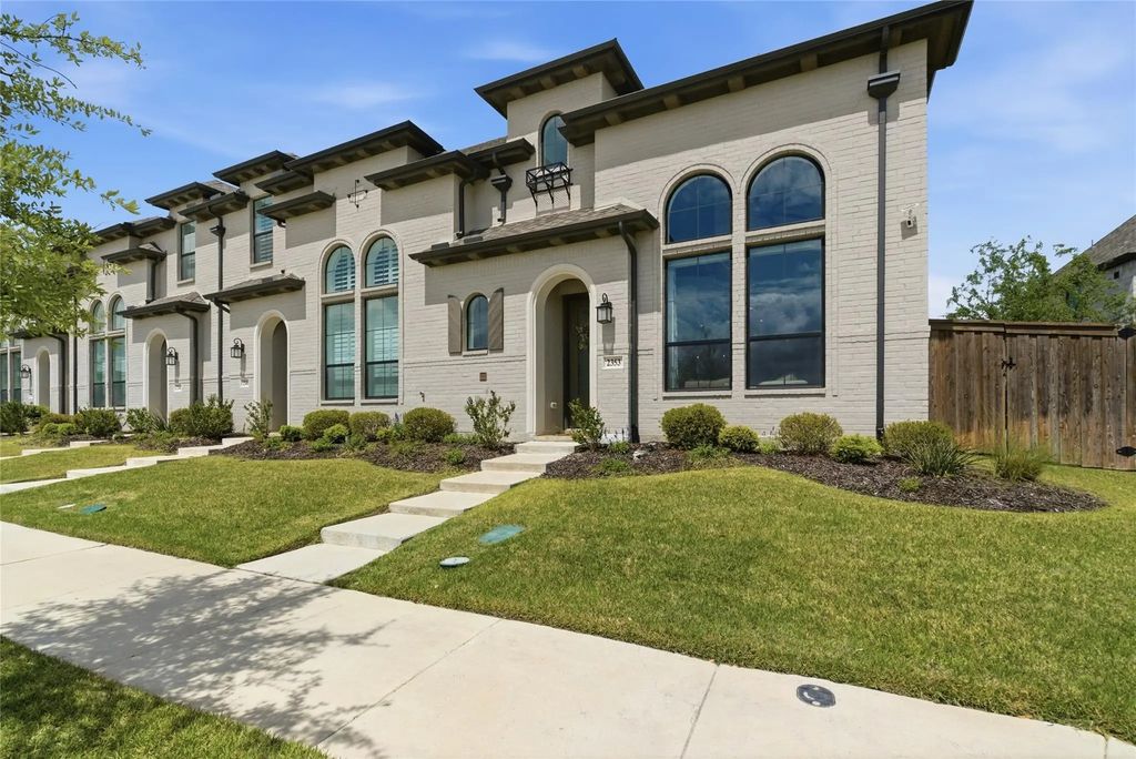 2353 Longspur Drive, Fort Worth