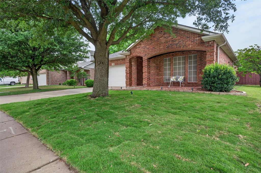 1240 Sweetwater Drive, Burleson