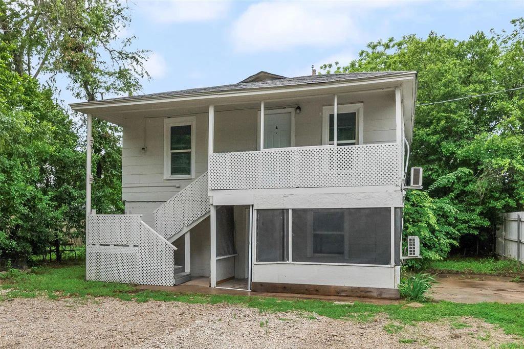 821 Bond St Street, Fort Worth