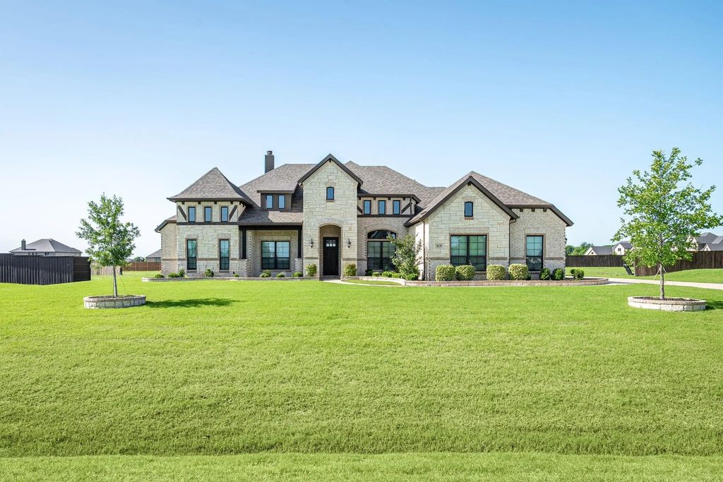 8220 Stonewall Drive, Waxahachie