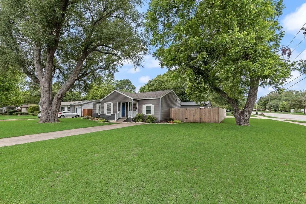 313 Grace Lane, Terrell