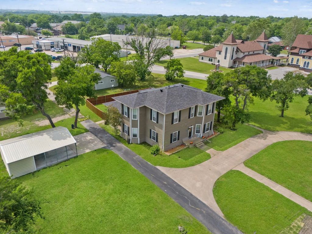 107 S Josephine Street, Royse City