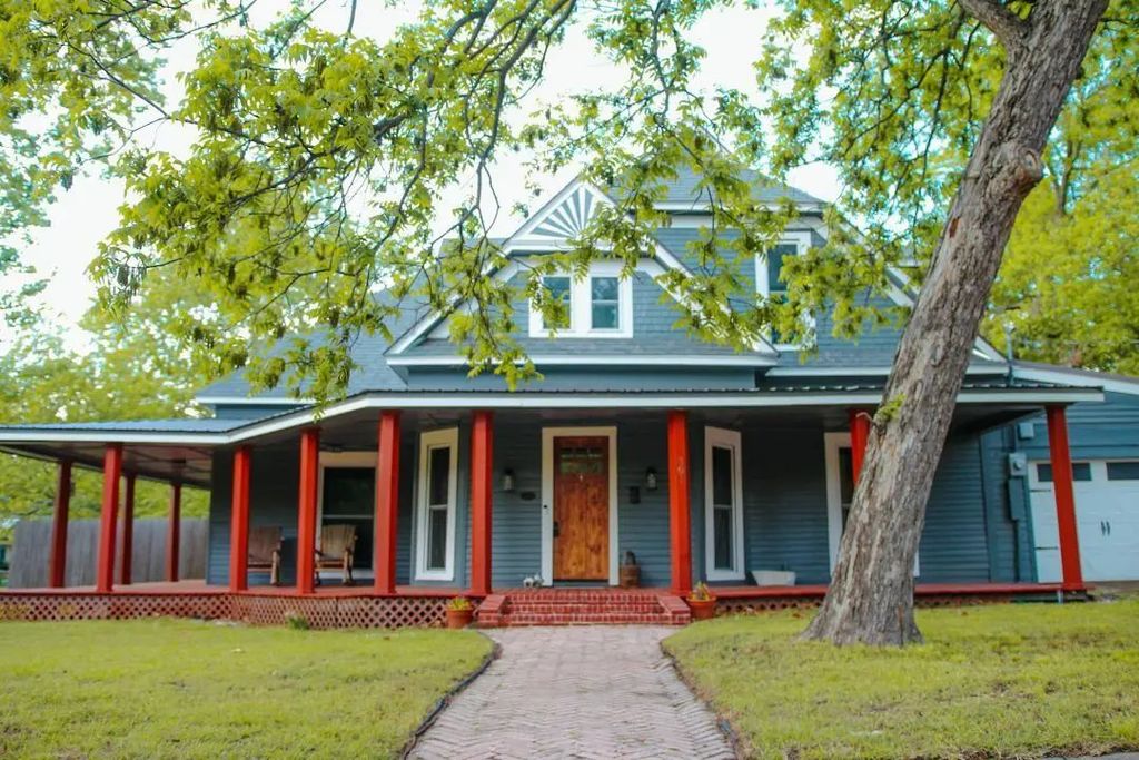 301 E Santa Fe Street, Farmersville
