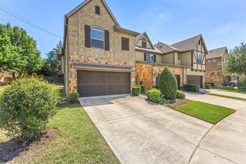 1014 Brook Forest Lane, Euless