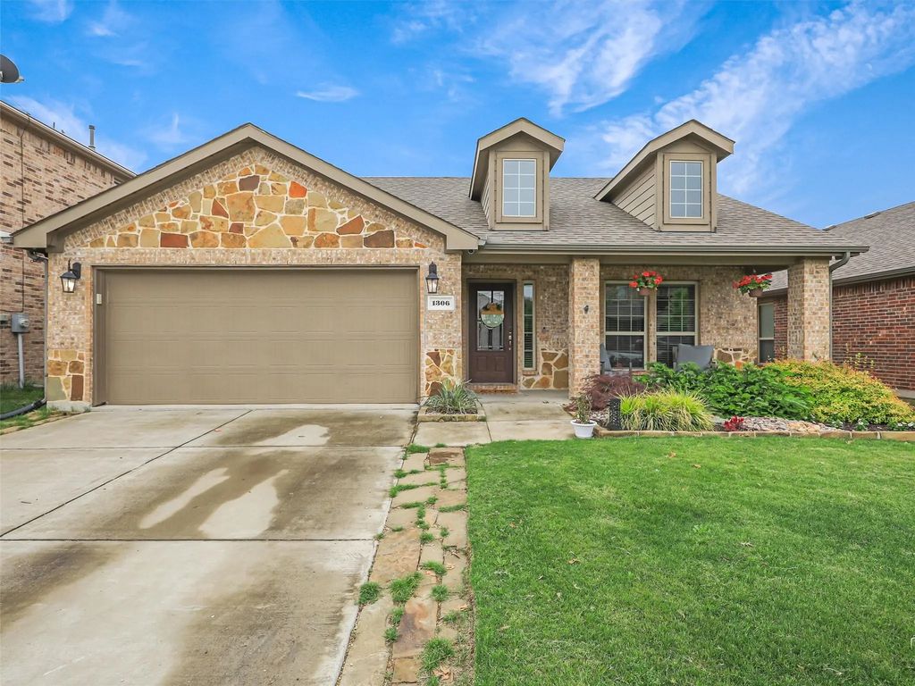 1306 Motley Drive, Melissa