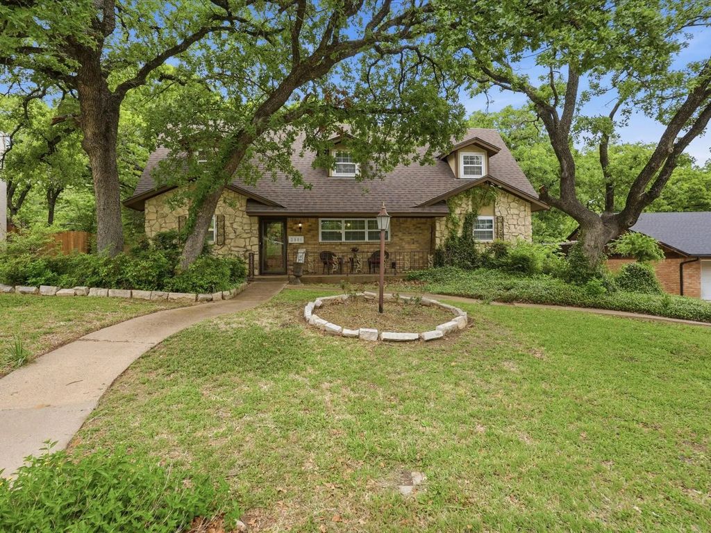 2801 Oak Cliff Lane, Arlington