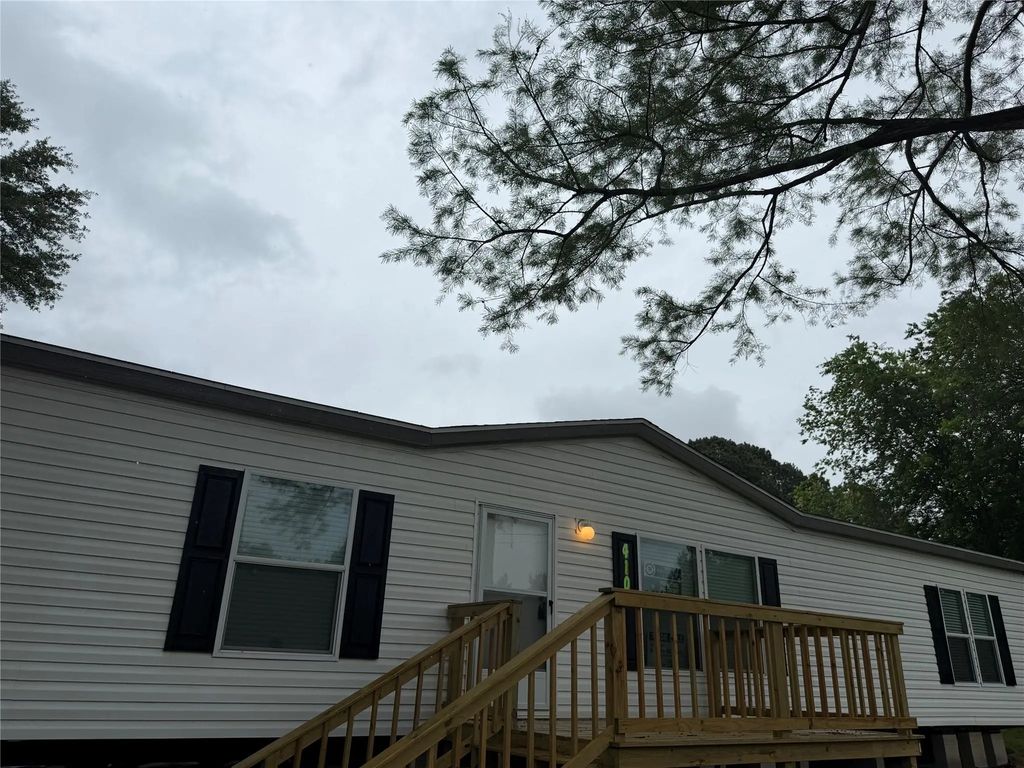 410 County Road 2122, Canton