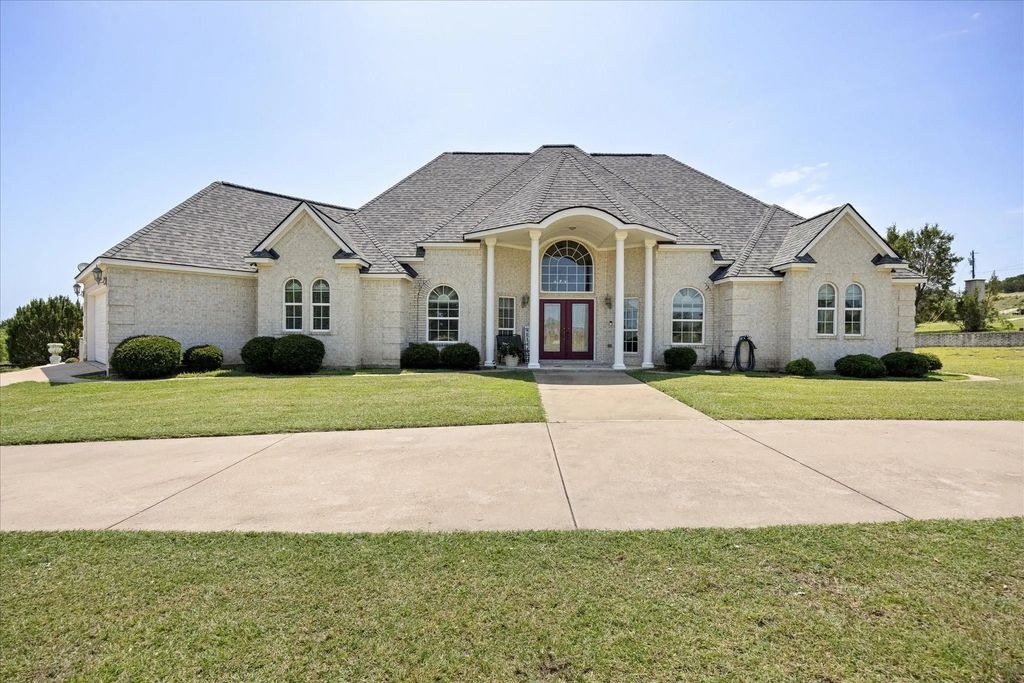 2030 Hills Court, Stephenville