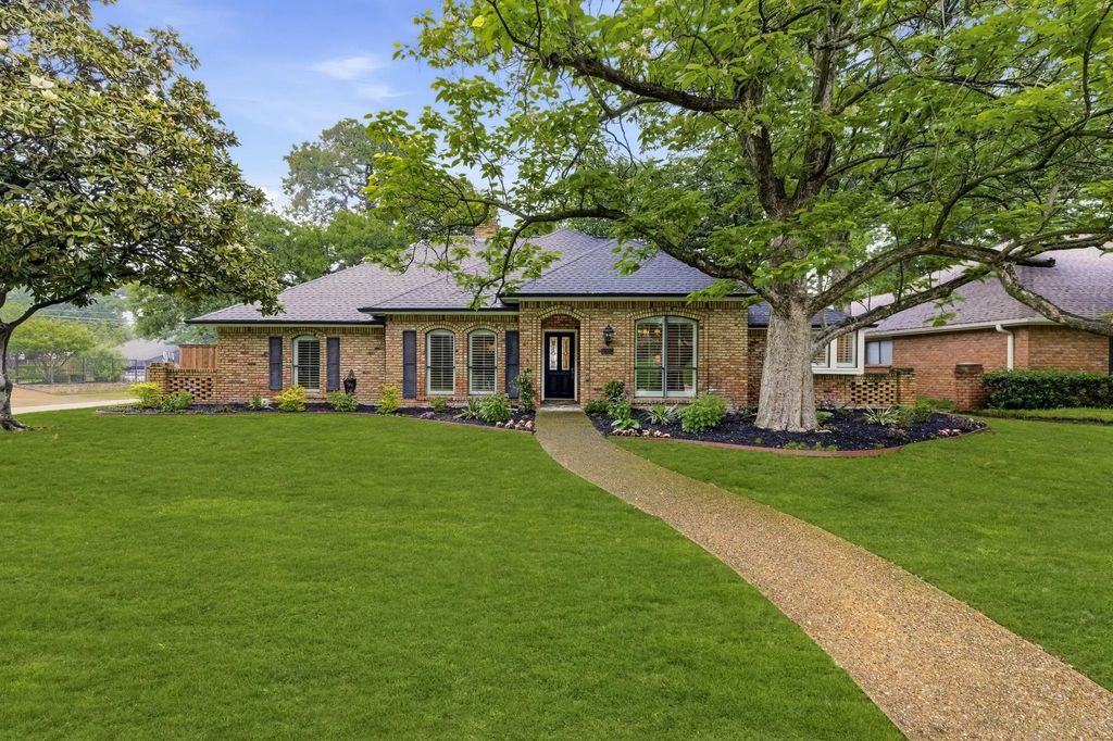 200 Mockingbird Lane, Coppell