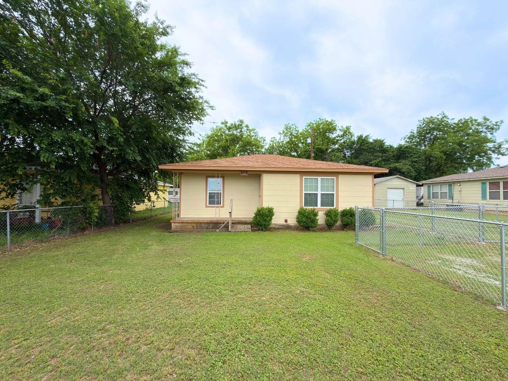 102 Ator Street, Lipan