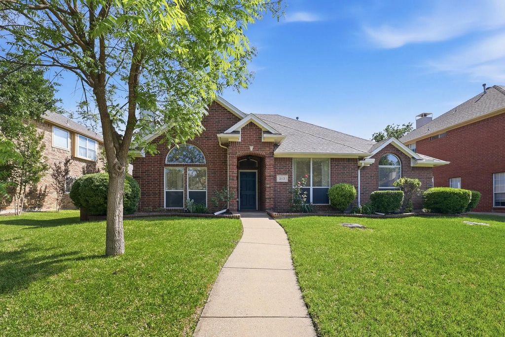 2112 Greenview Drive, Carrollton