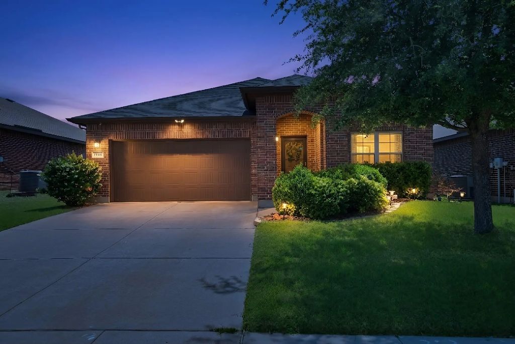 7064 Seton Hall Drive, Fort Worth
