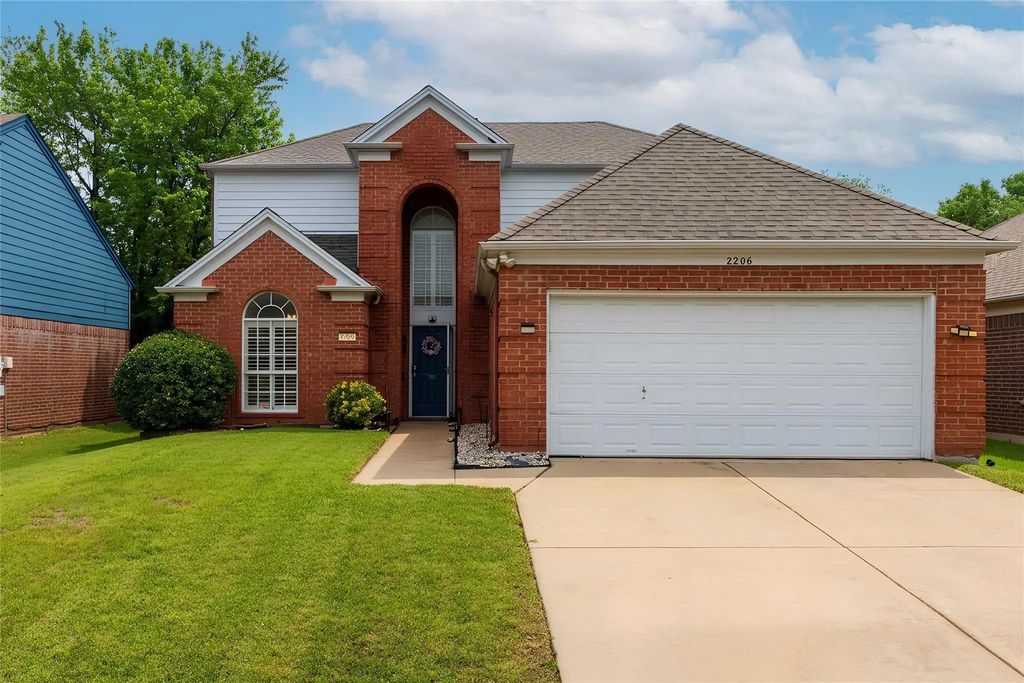 2206 Arbor Chase Circle, Arlington