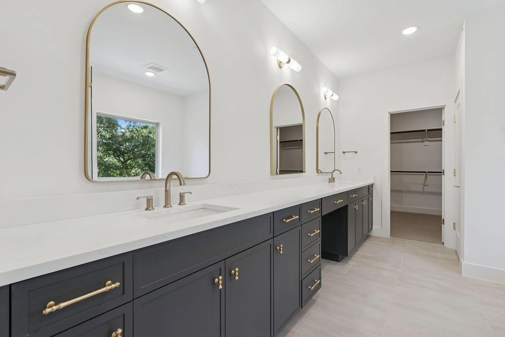 452 Waters Edge Drive 823, Hickory Creek