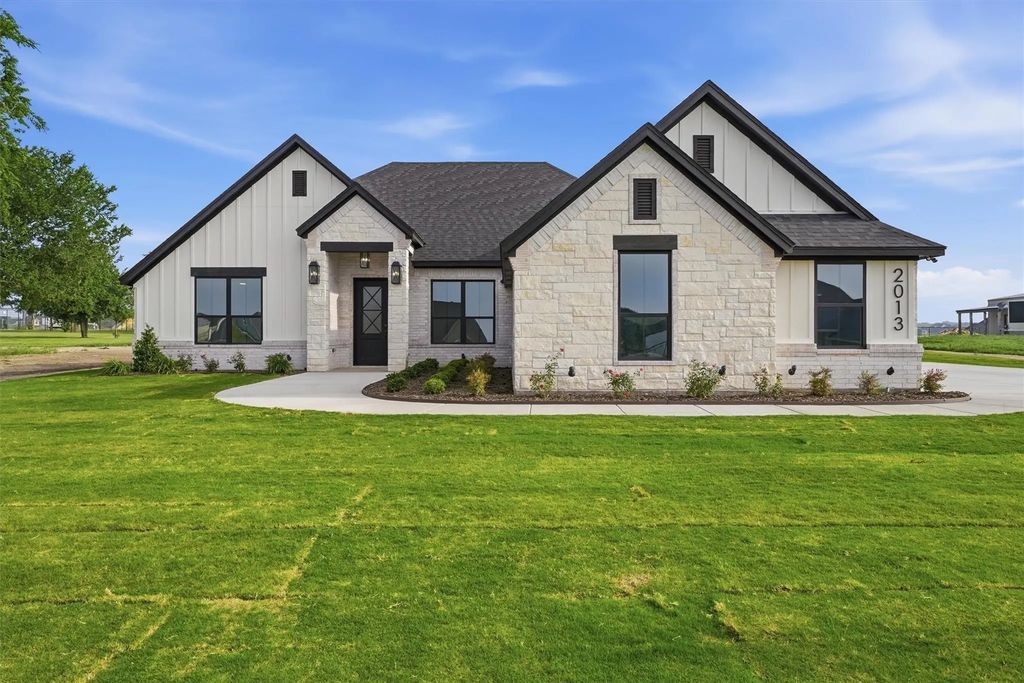 2013 Downslope Lane, Weatherford