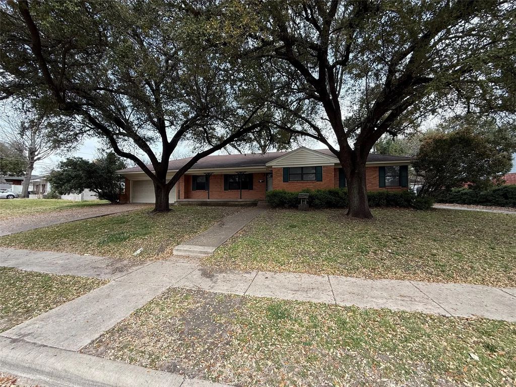 802 Ranier Circle, Garland