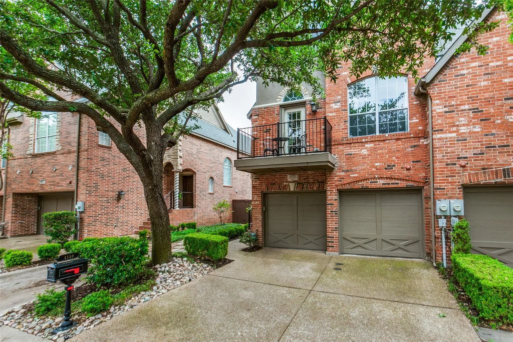 4150 Towne Green Circle, Addison