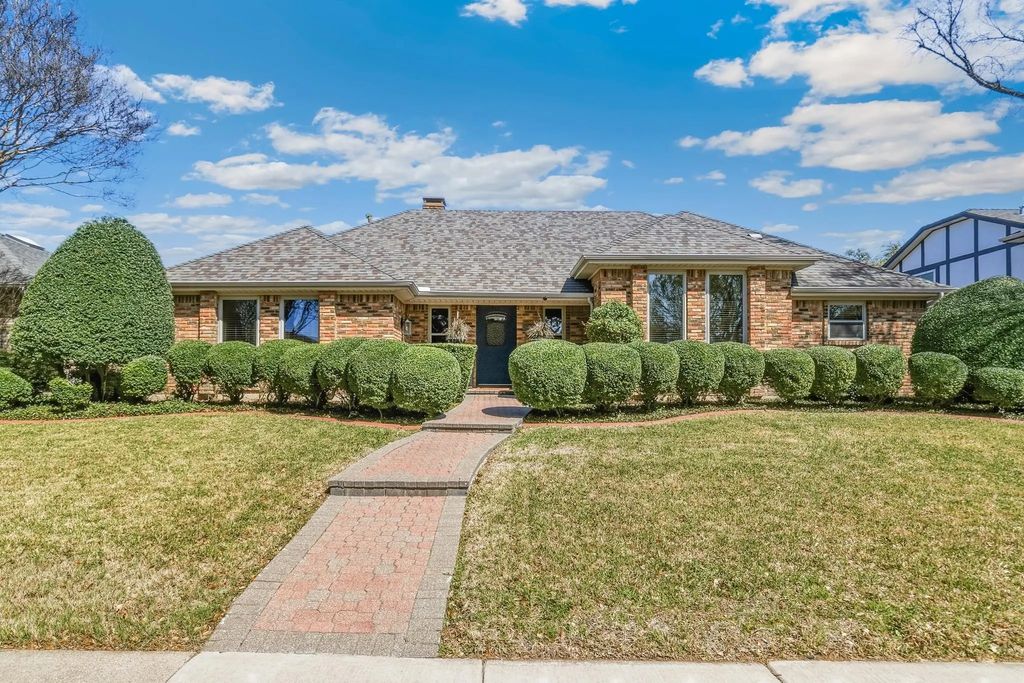 10019 Hickory Crossing, Dallas