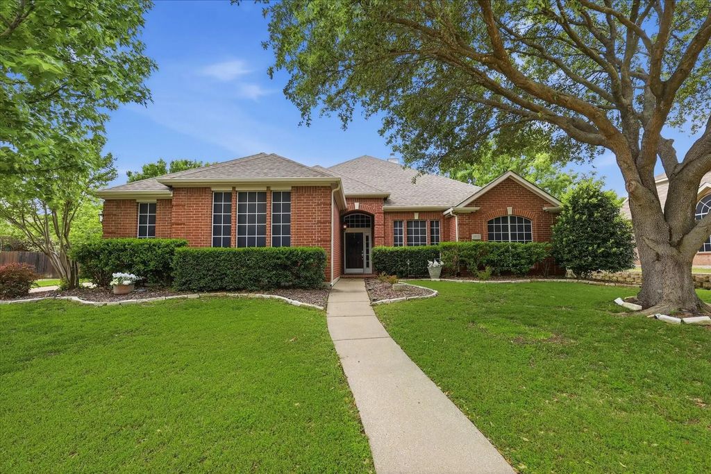1811 Clear Summit Lane, Mansfield