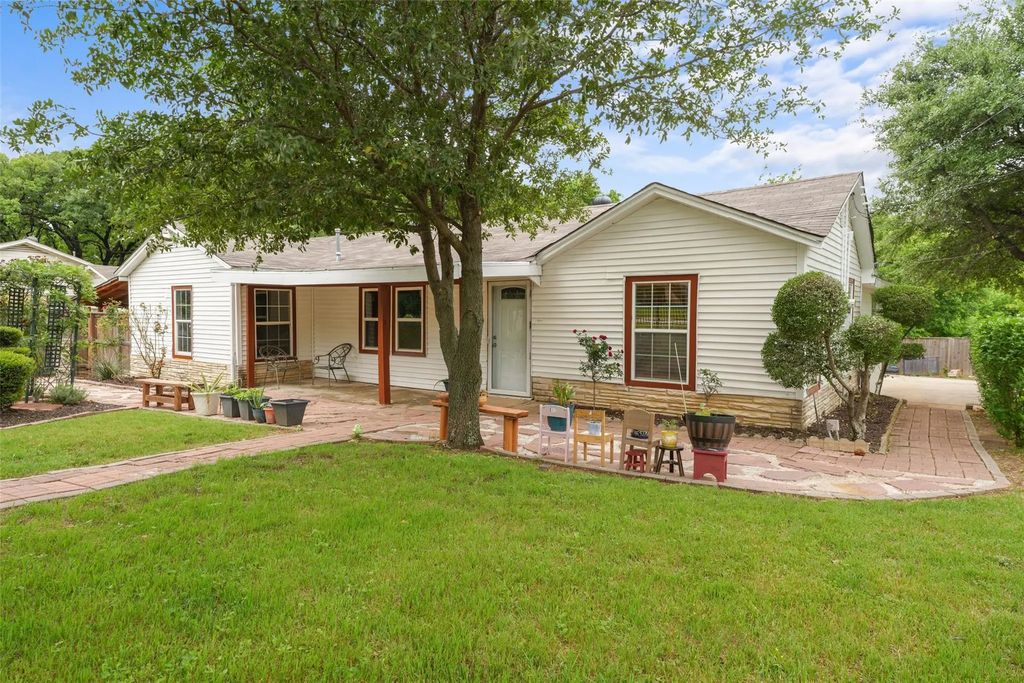 6000 Forest Hill Drive, Forest Hill