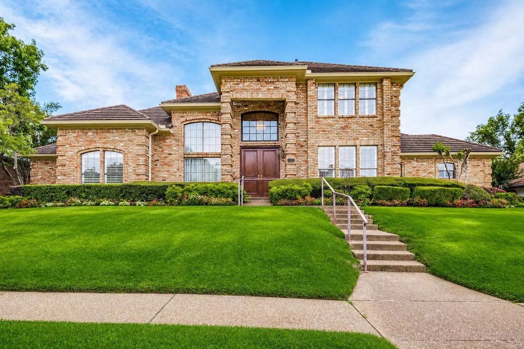 1306 Travis Circle N, Irving
