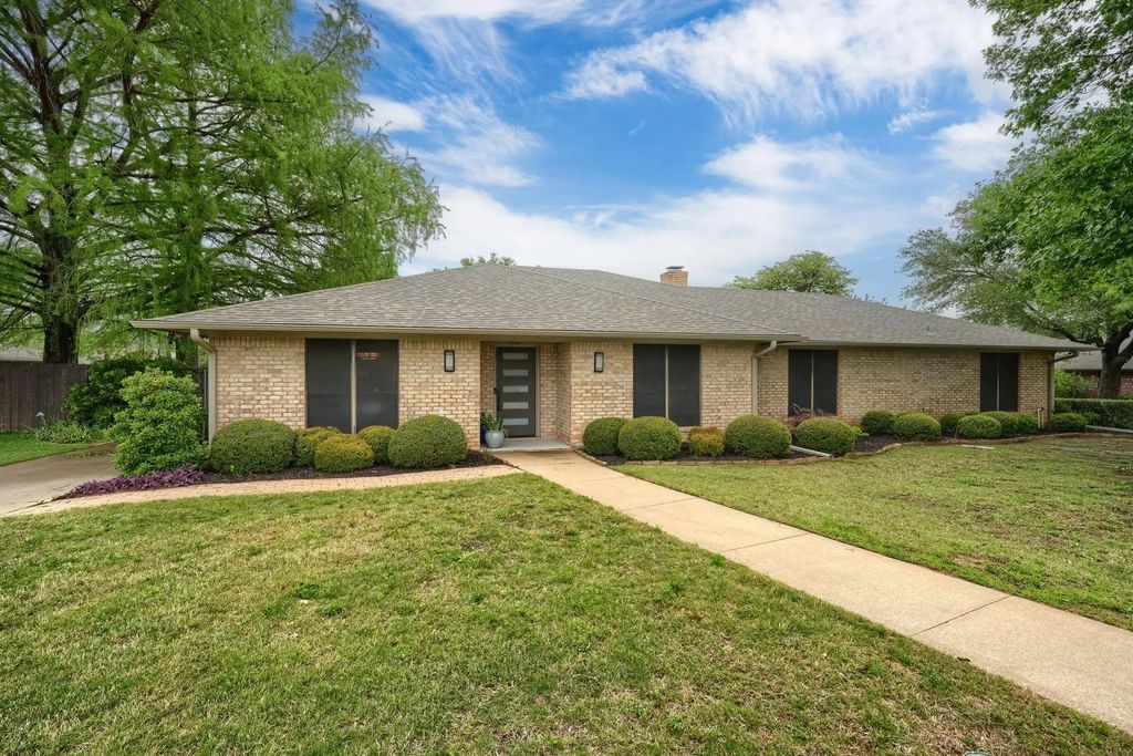 2205 W Hull Street, Denison