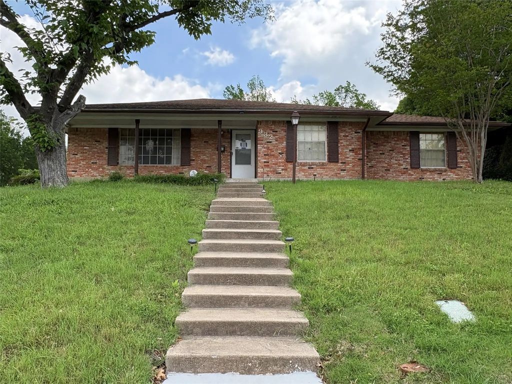 932 Ray Andra Drive, DeSoto