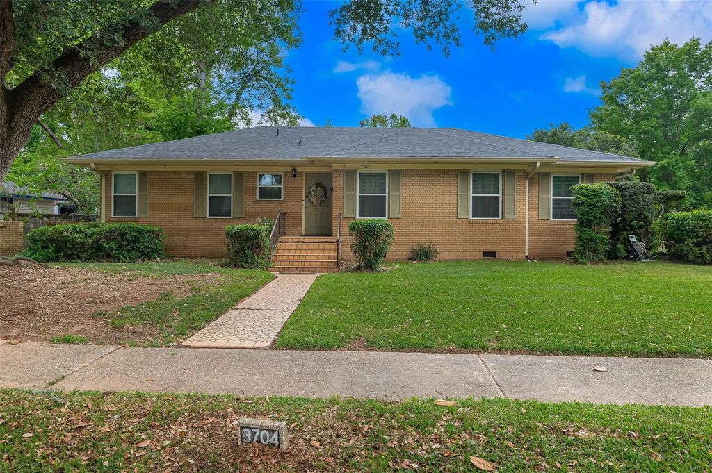 3704 Madison Park Boulevard, Shreveport
