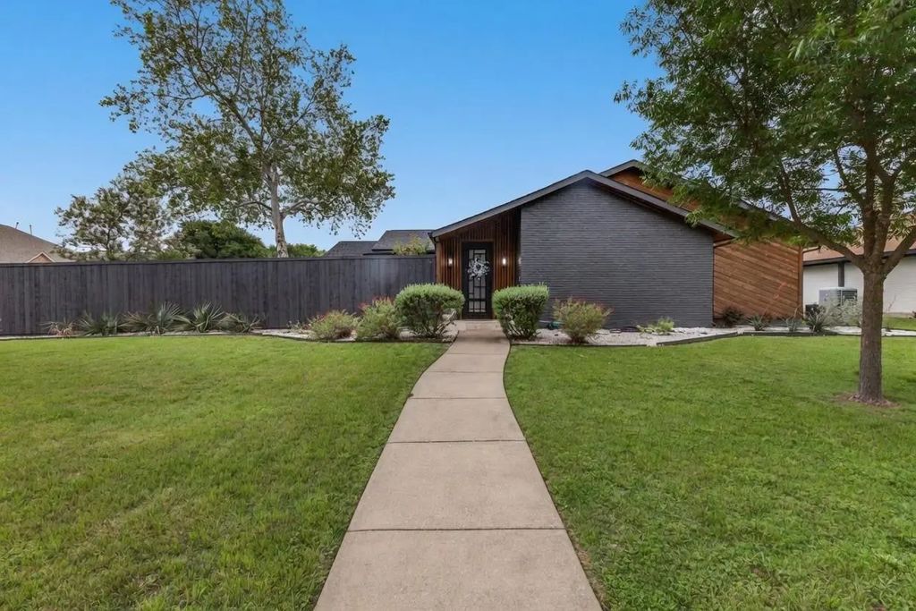 2300 Regal Road, Plano