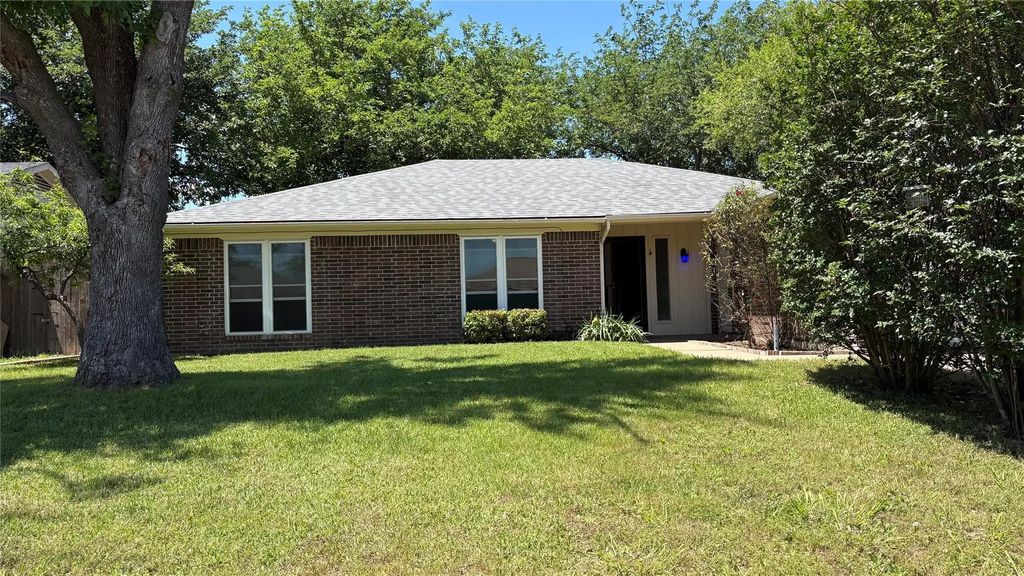 400 Indian Crest Drive, Saginaw