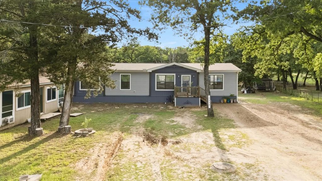 1334 E Woods Drive, Kemp