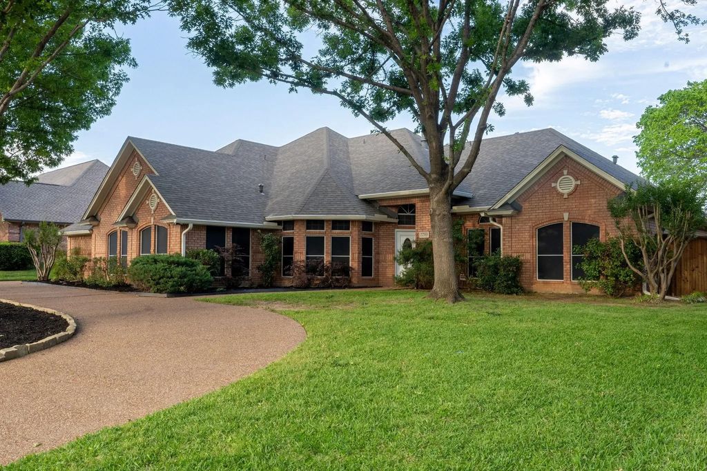 5709 Hidden Oaks Drive, Colleyville