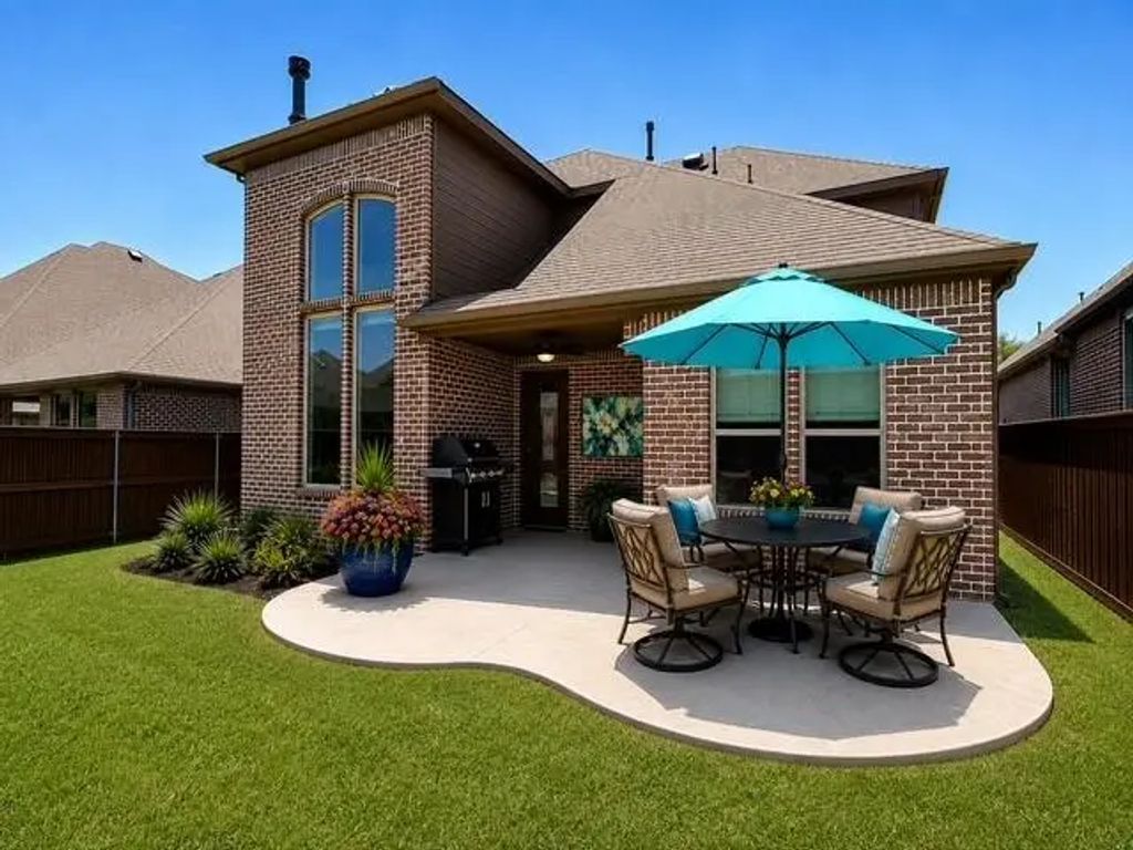 2825 London, The Colony