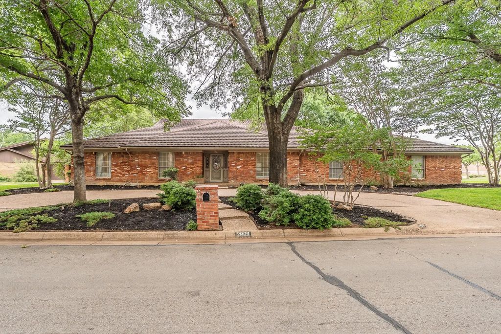 2609 Shadow Ridge Drive, Arlington