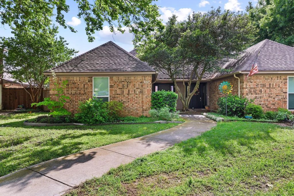 9317 Highedge Circle, Dallas