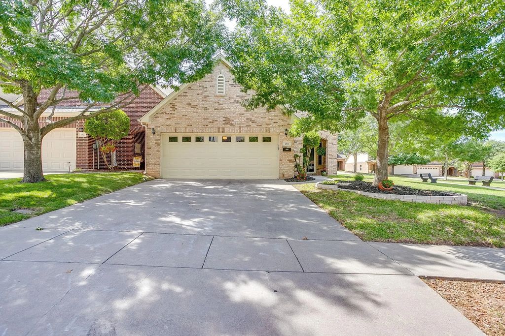 205 Greathouse Village, Decatur