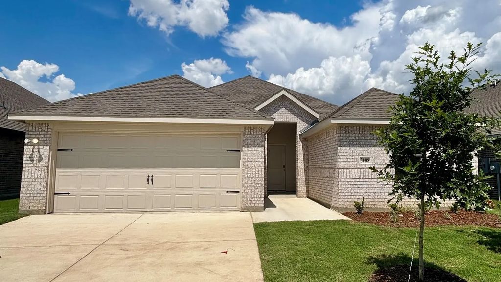 3008 Charleston Drive, Ennis
