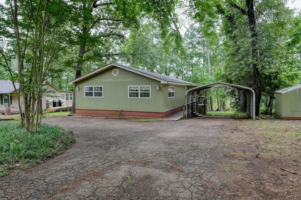 1505 Tanglewood Drive E, Hideaway