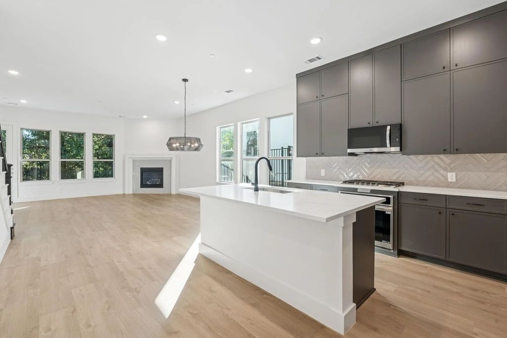 126 Bridgewater Way 37, Hickory Creek