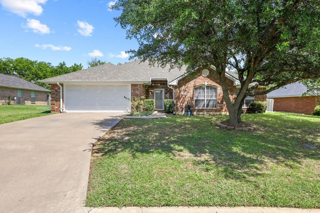 210 Bryant Street, Pottsboro