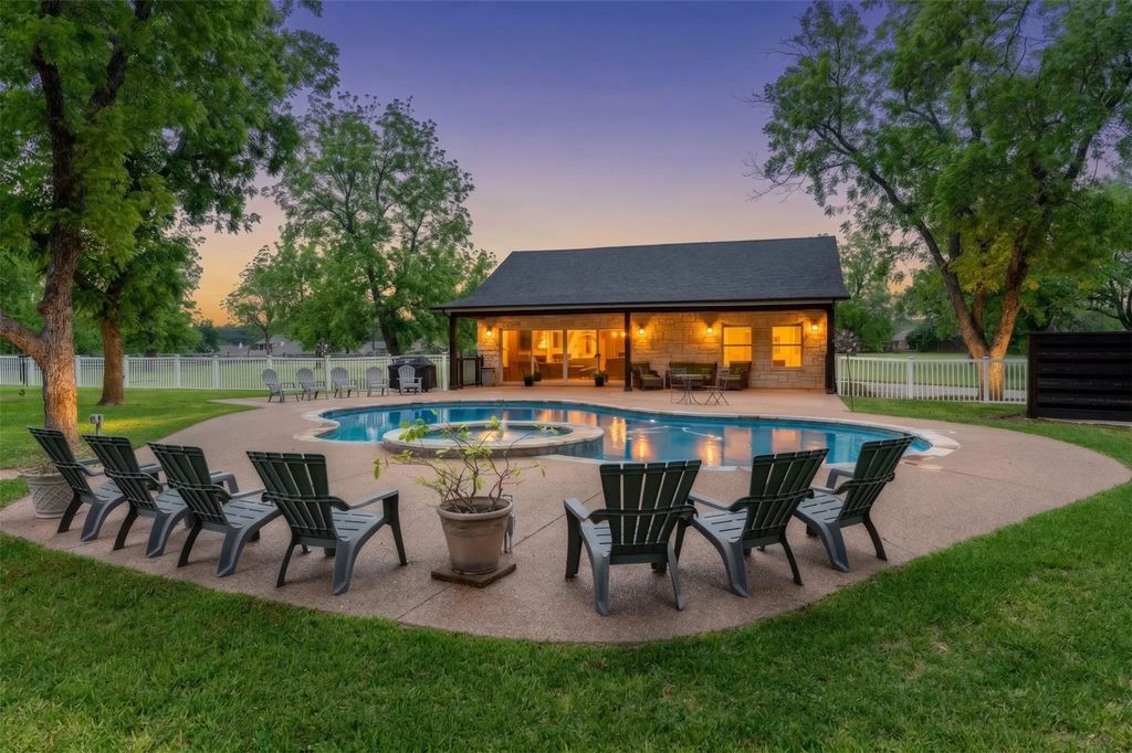 10008 Flight Plan Drive, Granbury