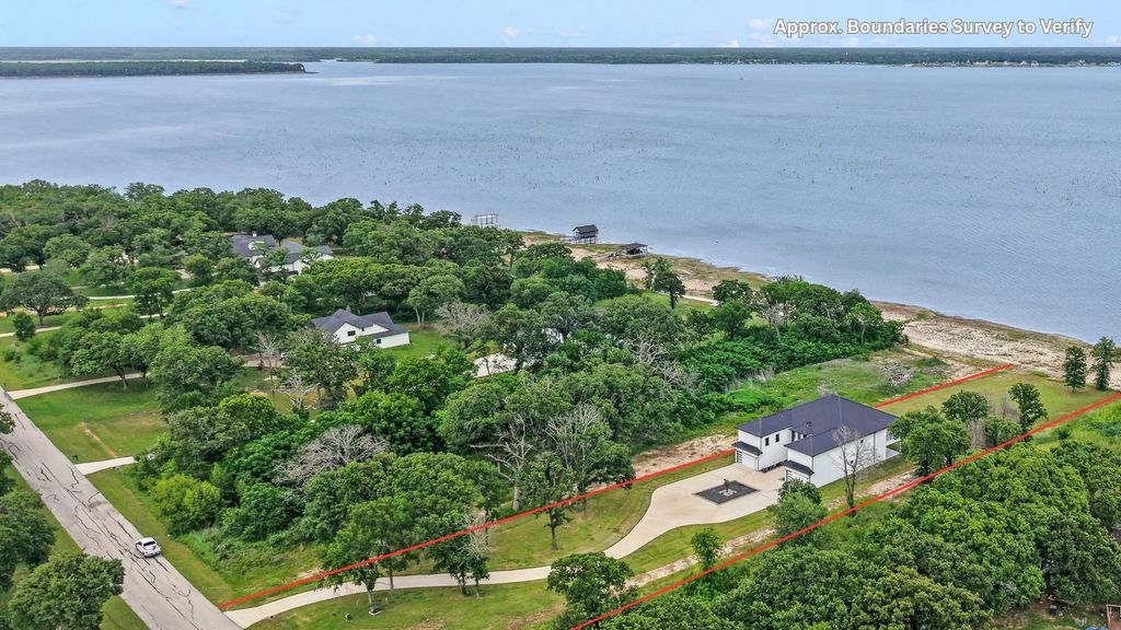 8983 Southern Shore Court, Kemp
