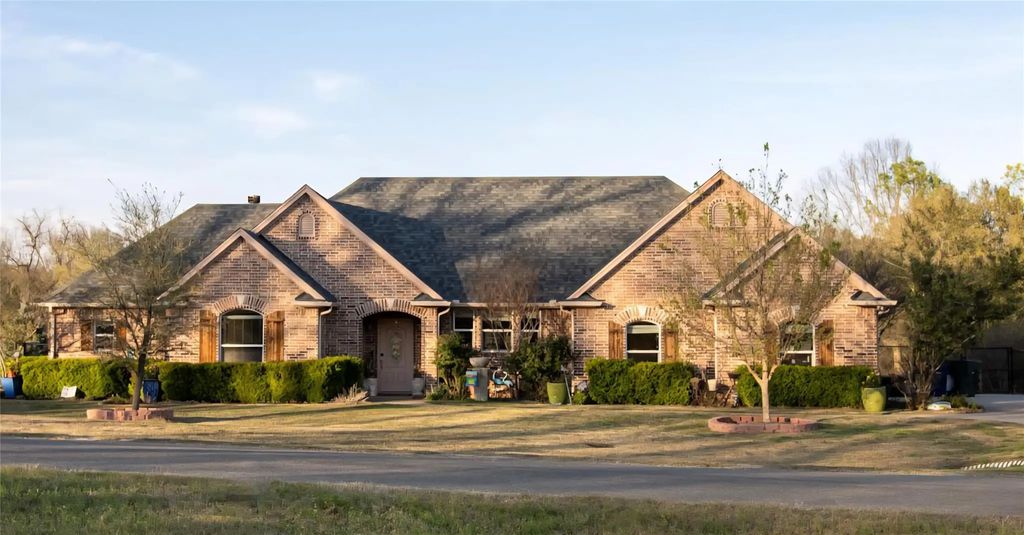 5221 Playa Drive, Sherman