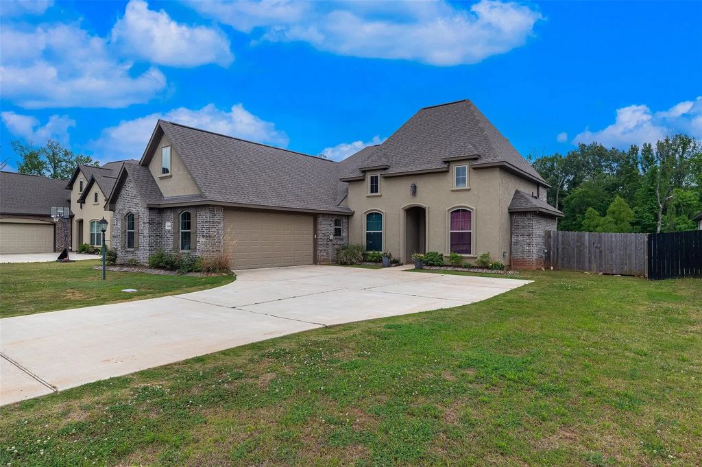 1144 Green Wood Circle, Haughton