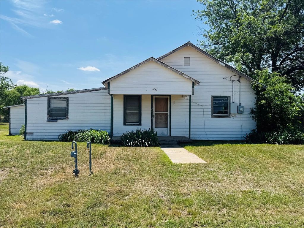 300 S 3rd Street E, Haskell