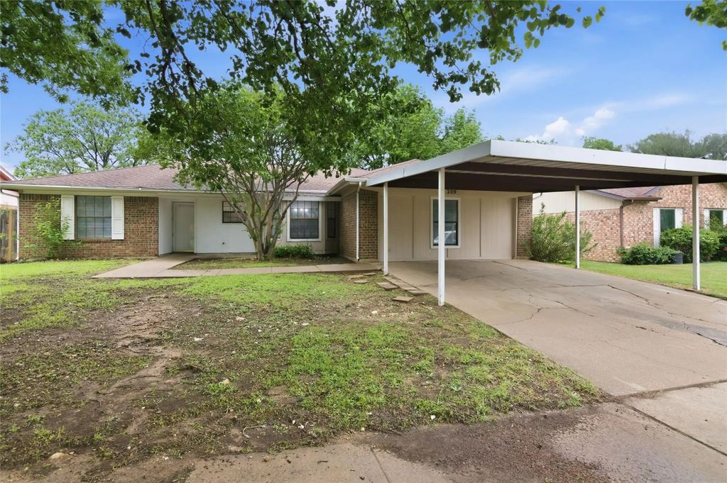 209 Blue Ridge Trail, Saginaw