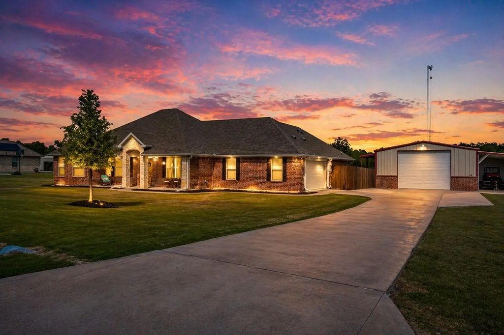 940 Lester Burt Road, Farmersville